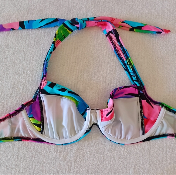 VENUS Jillian Underwire Tropical Print Bikini Top, size C - Picture 4 of 9